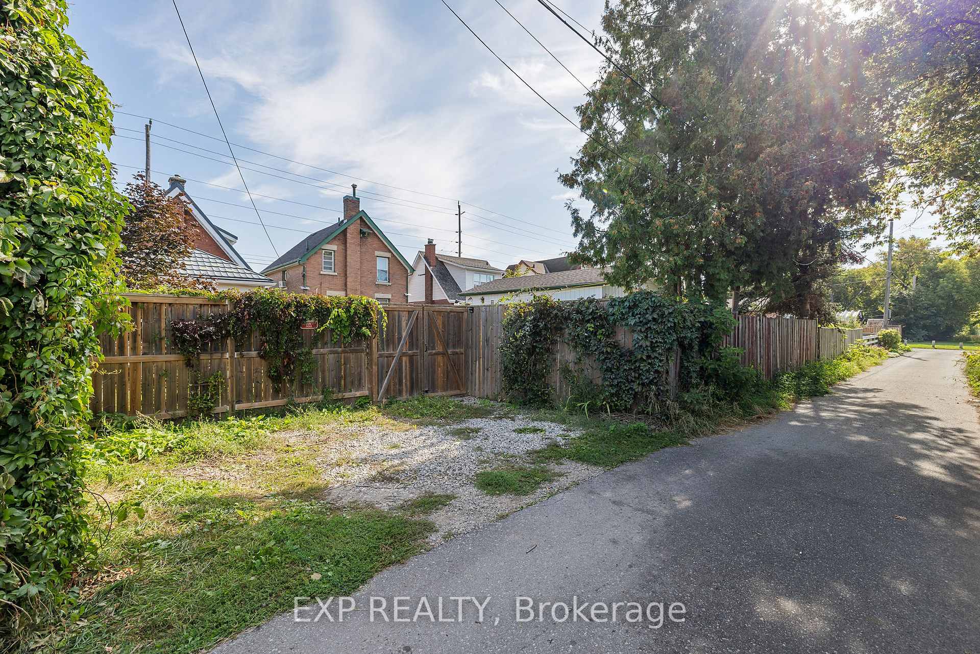 Photo 3 of 237 Victoria Road S, Guelph, St. Patrick's Ward — HOMEH