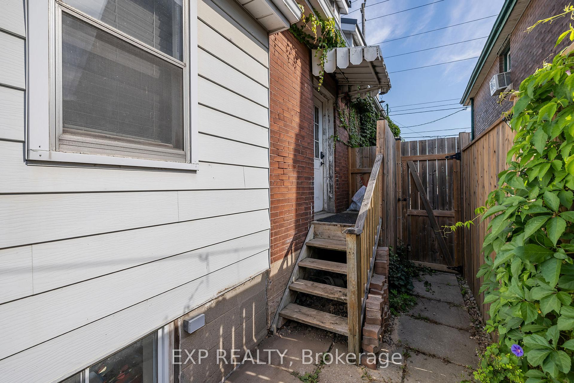 Photo 4 of 237 Victoria Road S, Guelph, St. Patrick's Ward — HOMEH