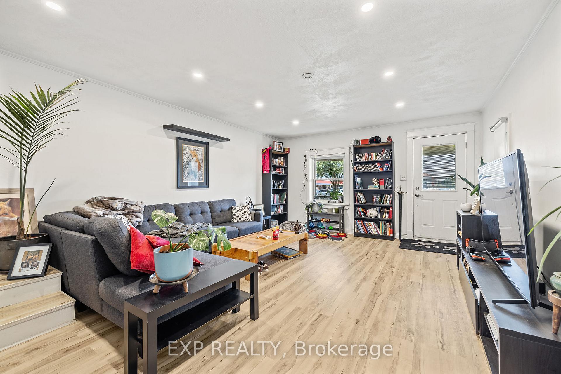 Photo 5 of 237 Victoria Road S, Guelph, St. Patrick's Ward — HOMEH