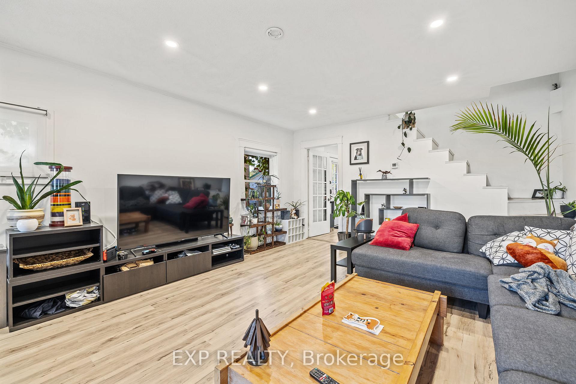 Photo 7 of 237 Victoria Road S, Guelph, St. Patrick's Ward — HOMEH