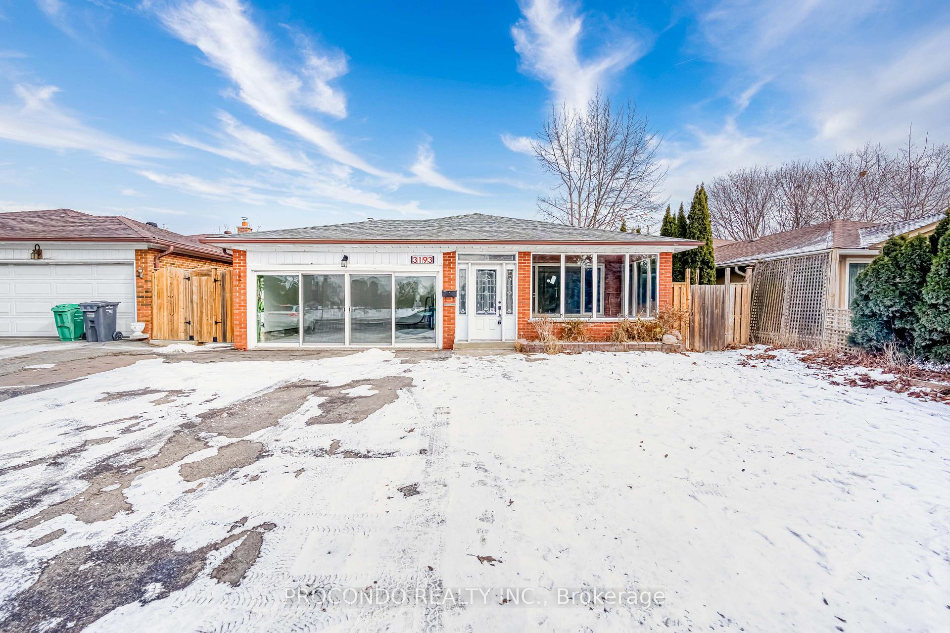 Front of 3193 Cawthra Road