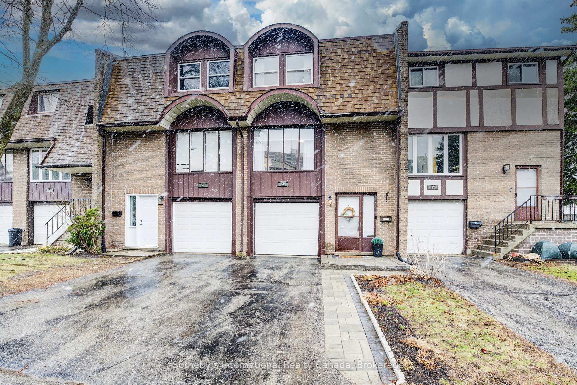 Photo 3 of Unit 52, 49 Cedarwoods Crescent, Kitchener — HOMEH