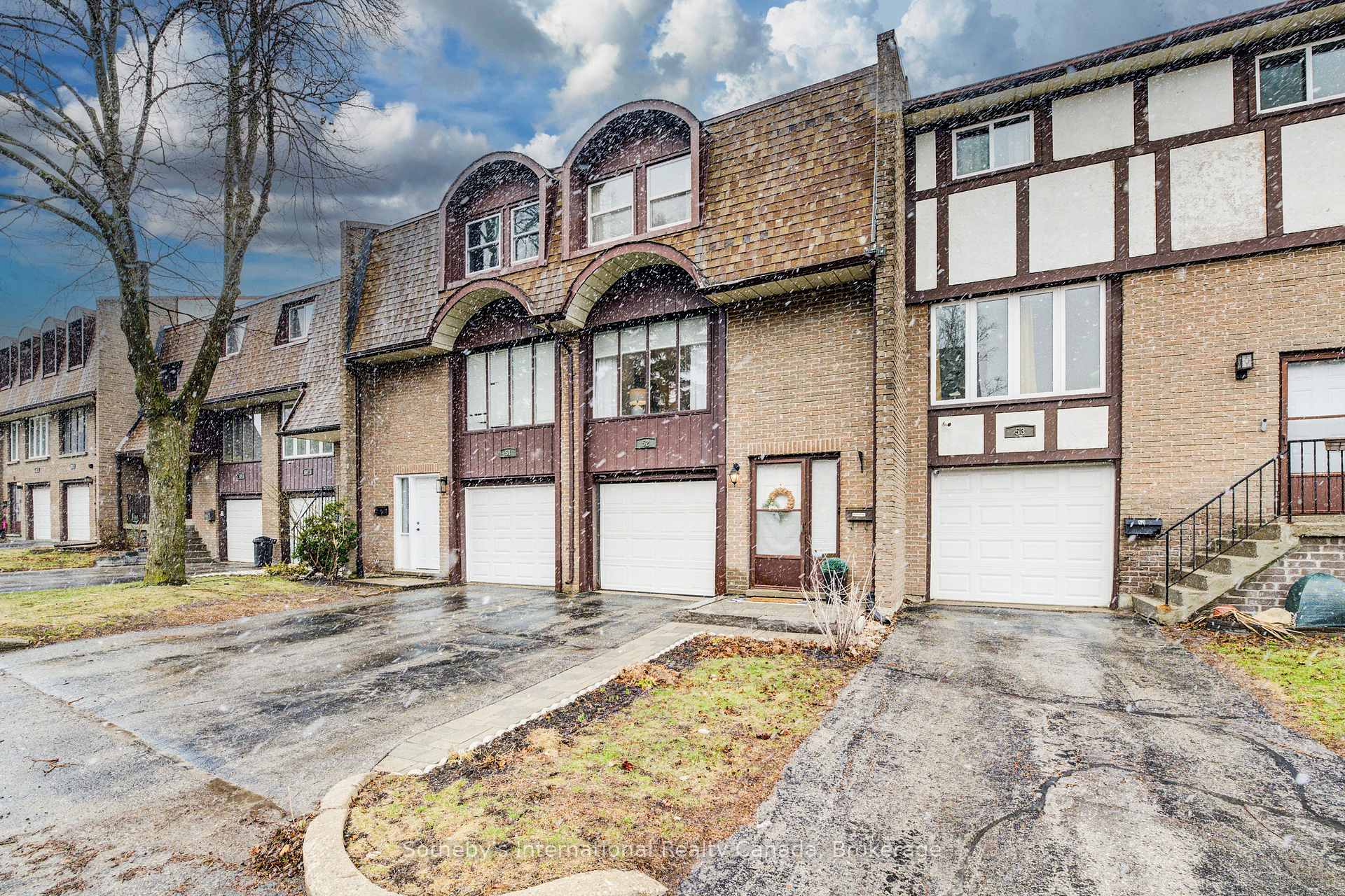 Photo 4 of Unit 52, 49 Cedarwoods Crescent, Kitchener — HOMEH