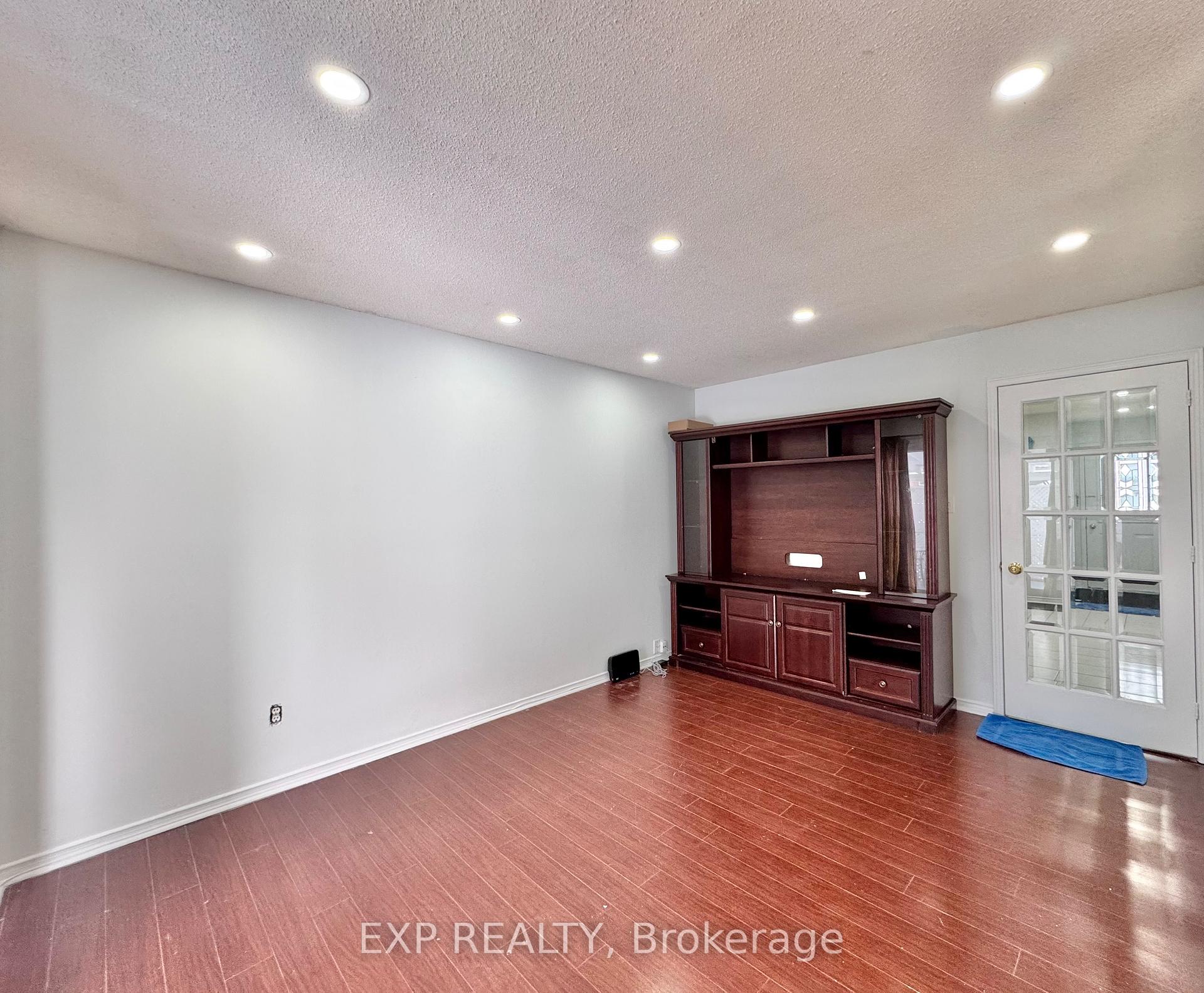 Photo 2 of Unit UPPER LEVEL, 1 Oaklea Boulevard, Brampton, Fletcher's Creek South — HOMEH