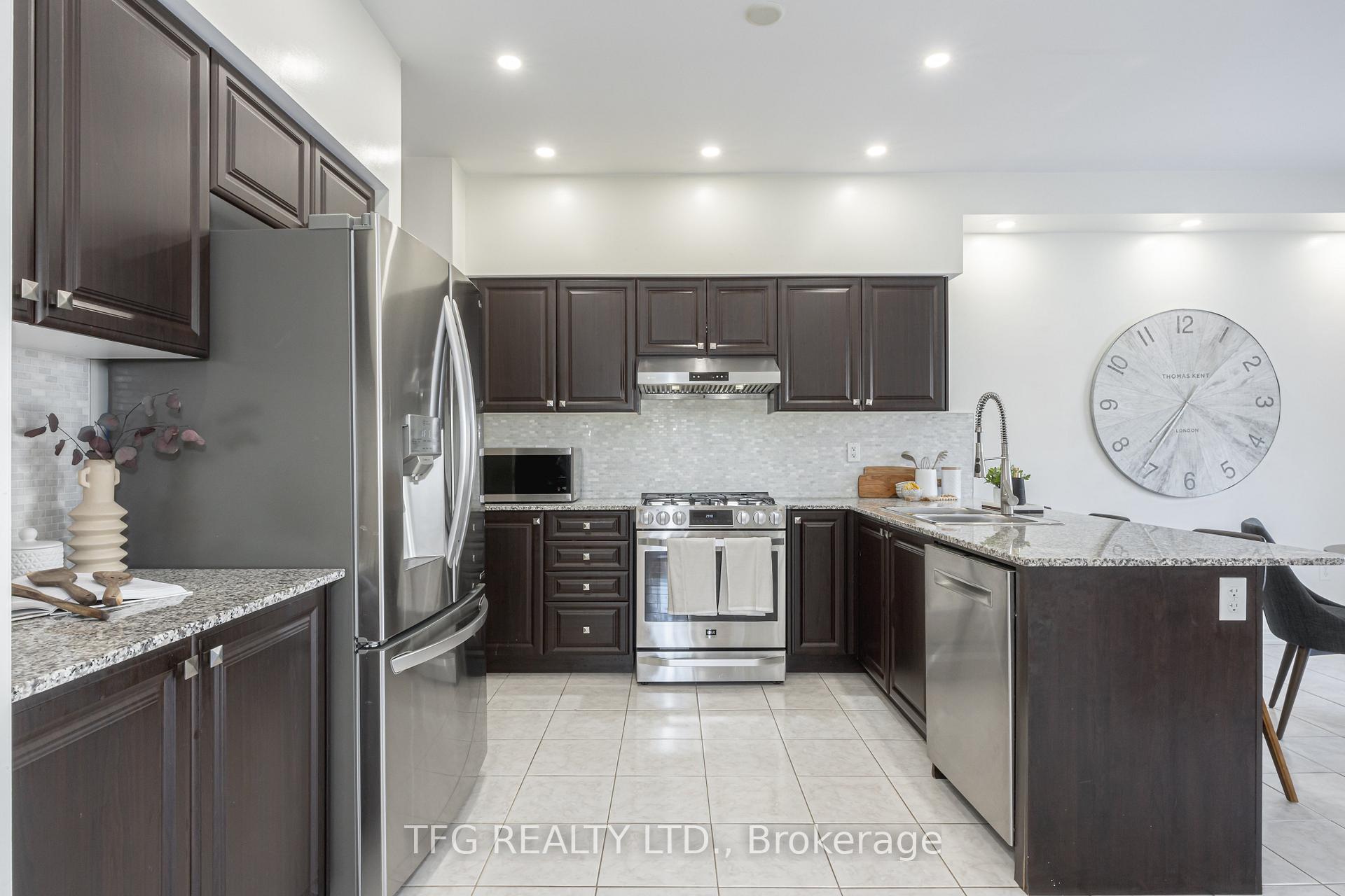 Photo 10 of 6 Henry Smith Avenue, Clarington, Bowmanville — HOMEH