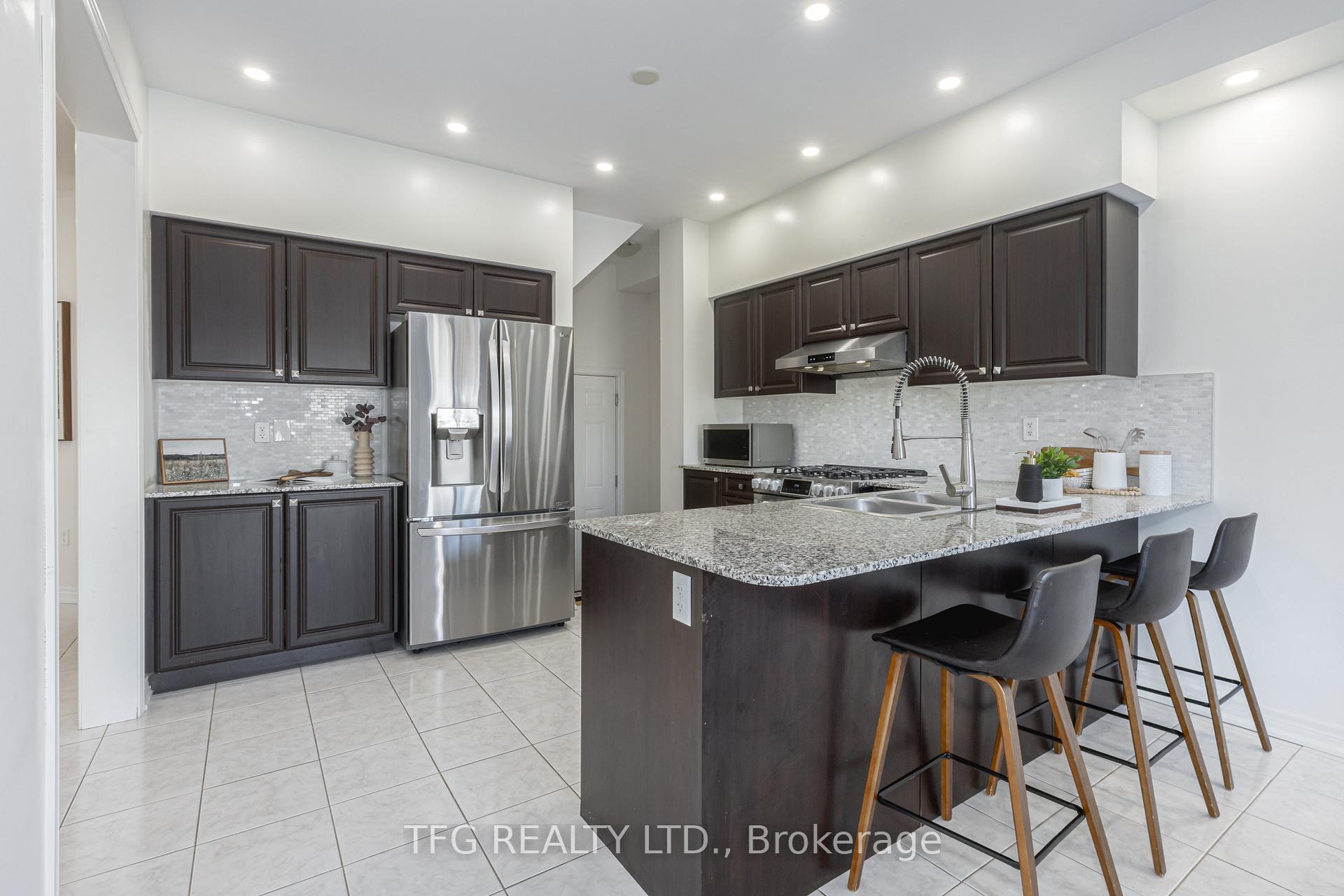 Photo 11 of 6 Henry Smith Avenue, Clarington, Bowmanville — HOMEH