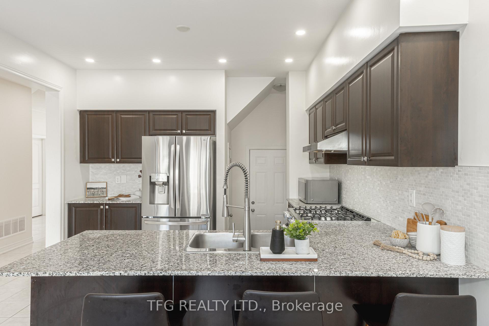 Photo 14 of 6 Henry Smith Avenue, Clarington, Bowmanville — HOMEH
