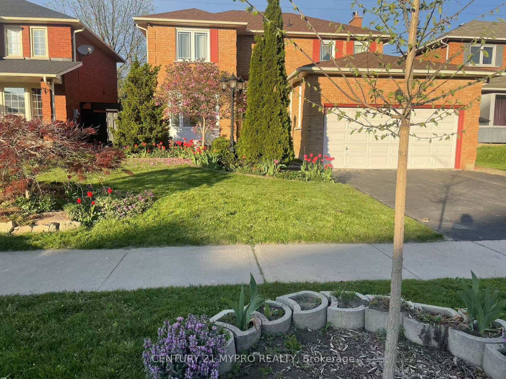 Photo 2 of 39 Ingleborough Drive, Whitby, Blue Grass Meadows — HOMEH