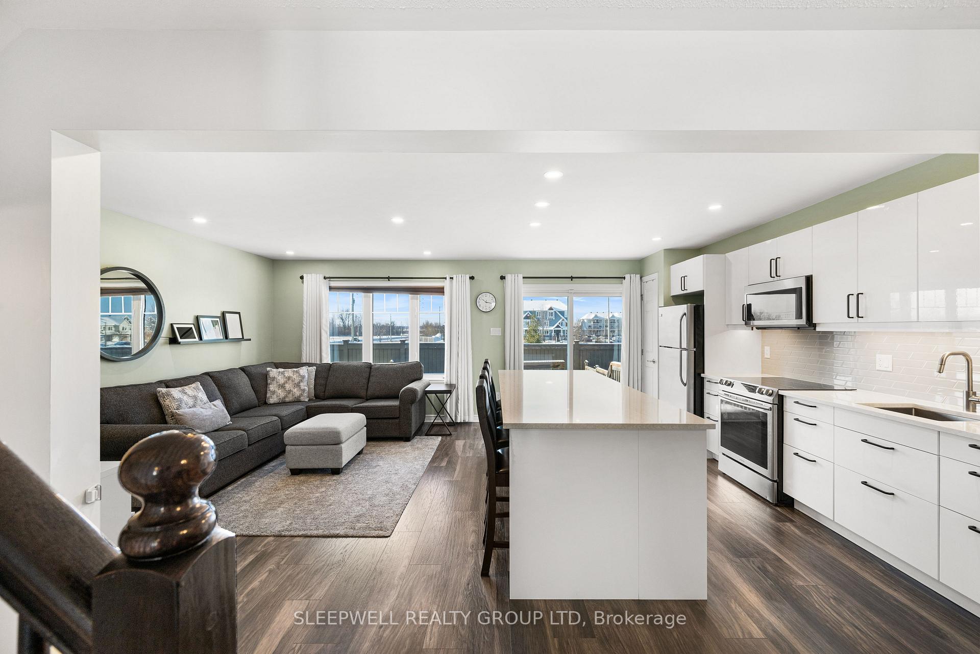 Photo 8 of 566 Meadowcreek Circle, Ottawa, Kanata - Emerald Meadows/Trailwest — HOMEH