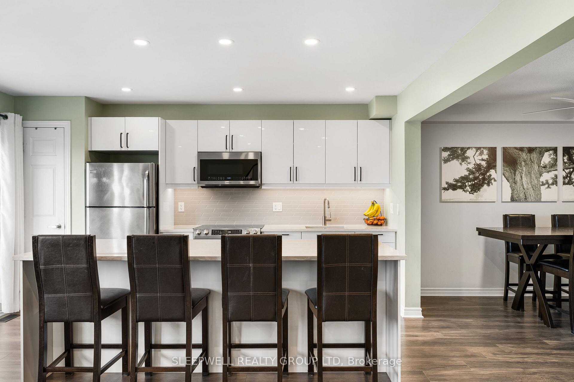 Photo 10 of 566 Meadowcreek Circle, Ottawa, Kanata - Emerald Meadows/Trailwest — HOMEH