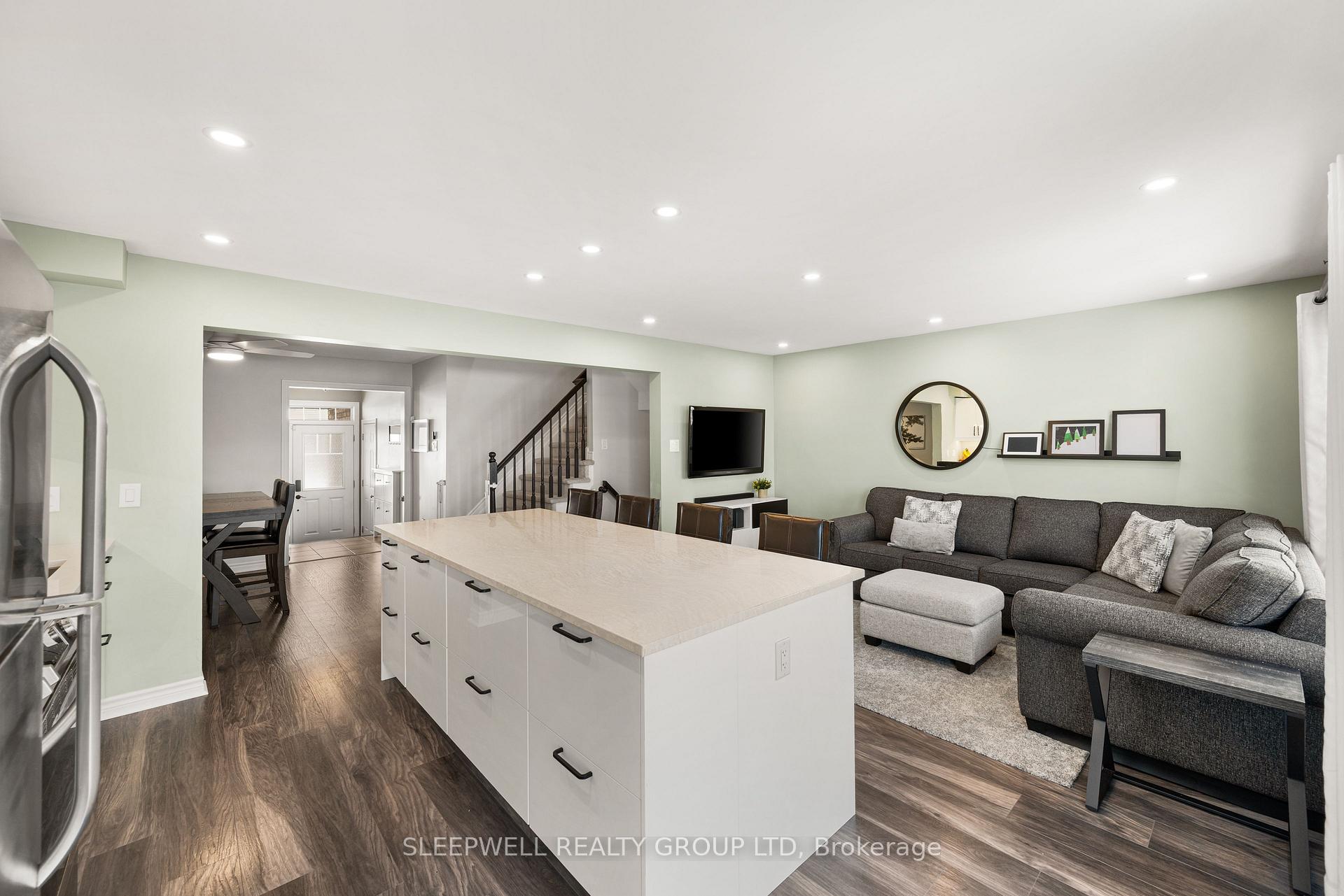 Photo 13 of 566 Meadowcreek Circle, Ottawa, Kanata - Emerald Meadows/Trailwest — HOMEH