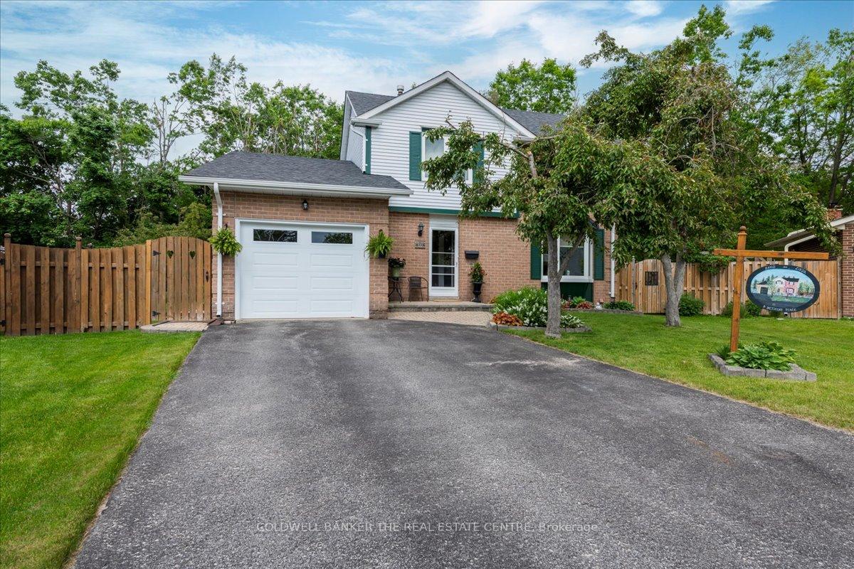 Photo 2 of 8 Bethune Place, Barrie, Letitia Heights — HOMEH