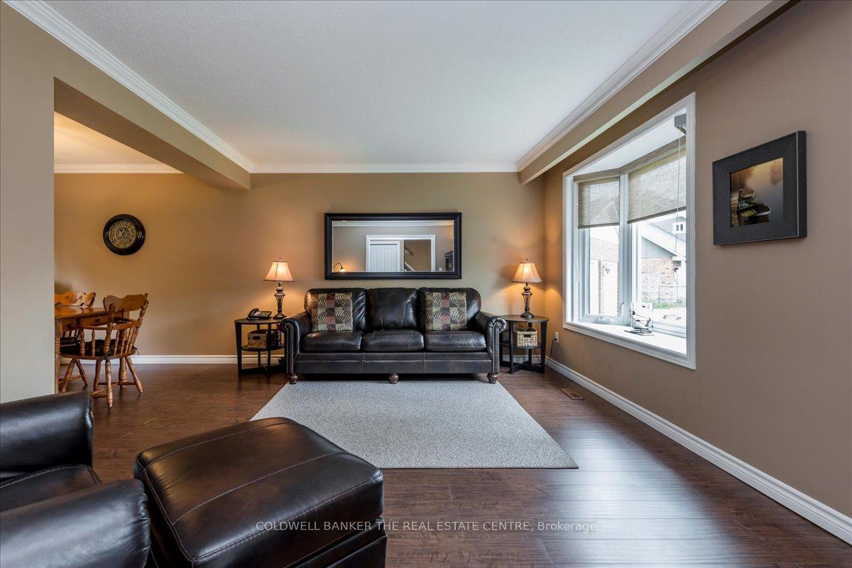 Photo 6 of 8 Bethune Place, Barrie, Letitia Heights — HOMEH