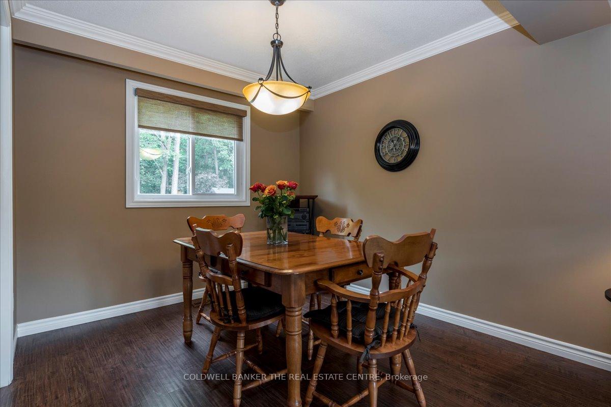 Photo 9 of 8 Bethune Place, Barrie, Letitia Heights — HOMEH