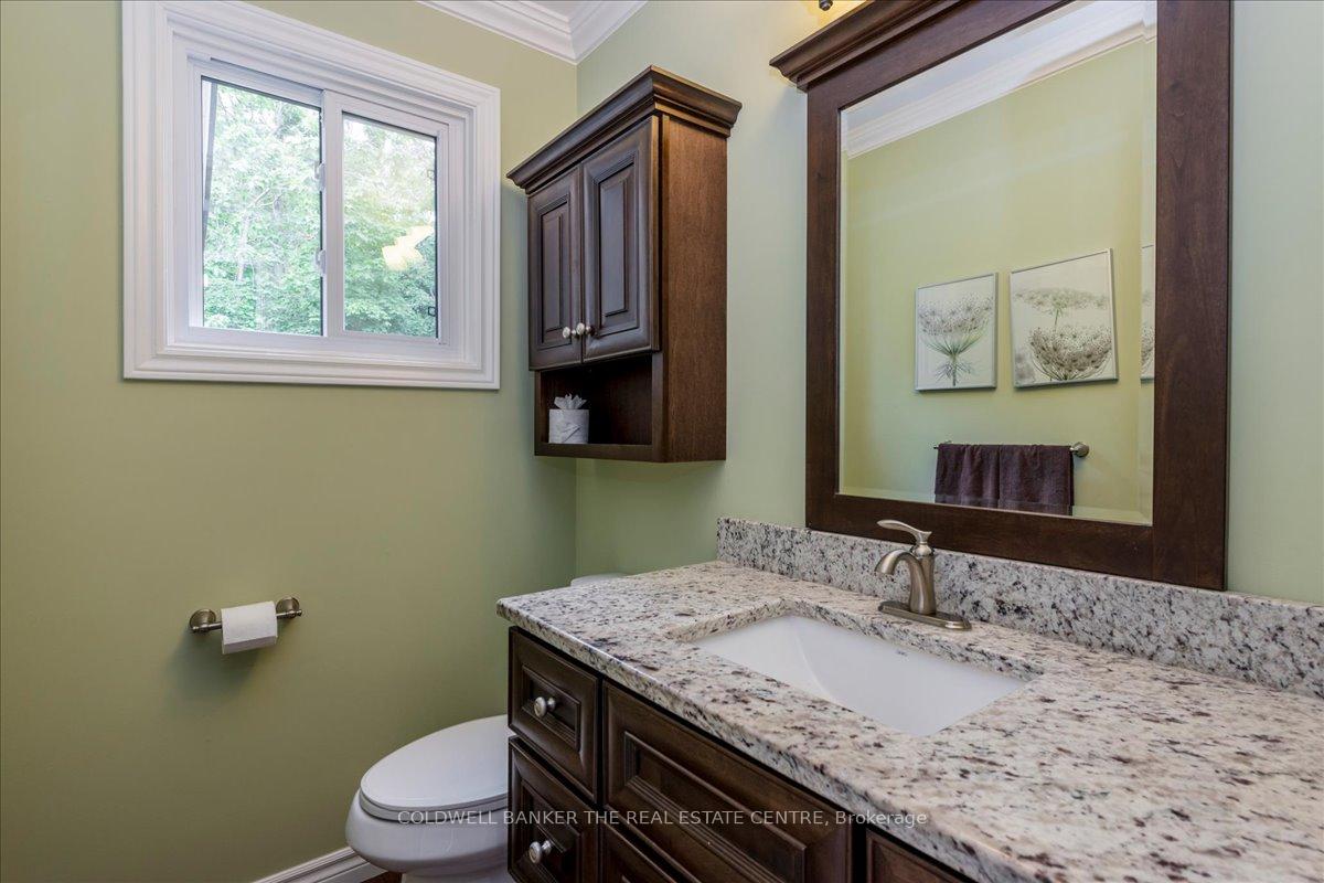 Photo 12 of 8 Bethune Place, Barrie, Letitia Heights — HOMEH