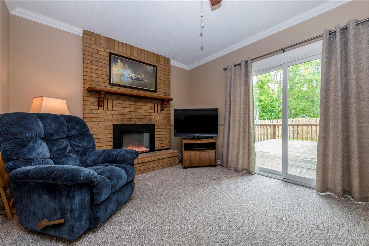 Photo 13 of 8 Bethune Place, Barrie, Letitia Heights — HOMEH