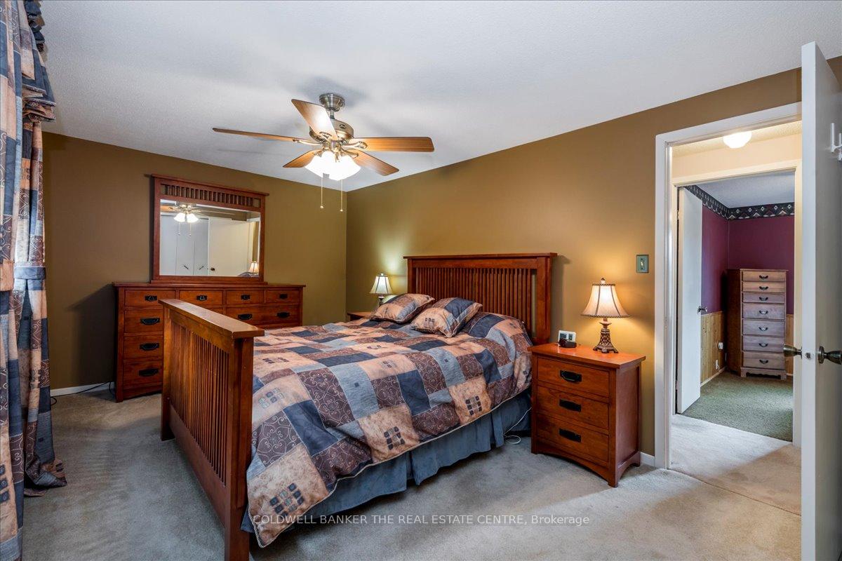 Photo 17 of 8 Bethune Place, Barrie, Letitia Heights — HOMEH