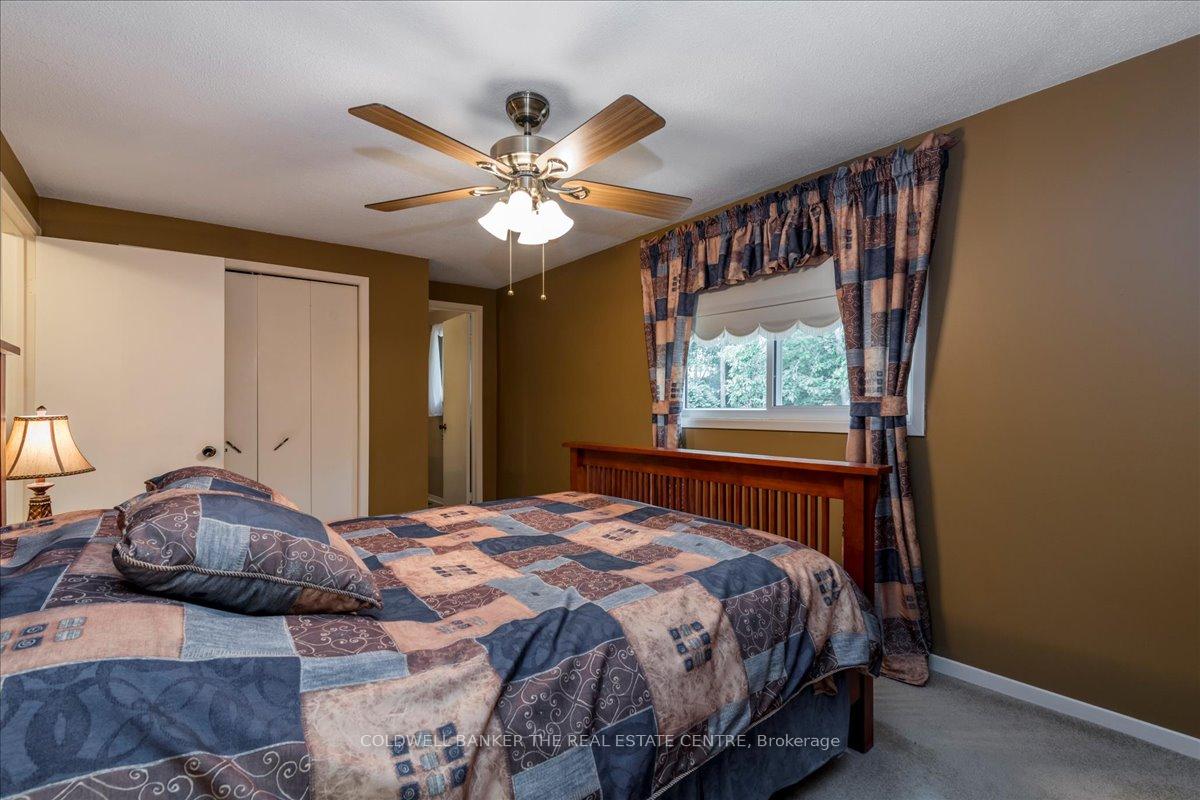 Photo 18 of 8 Bethune Place, Barrie, Letitia Heights — HOMEH