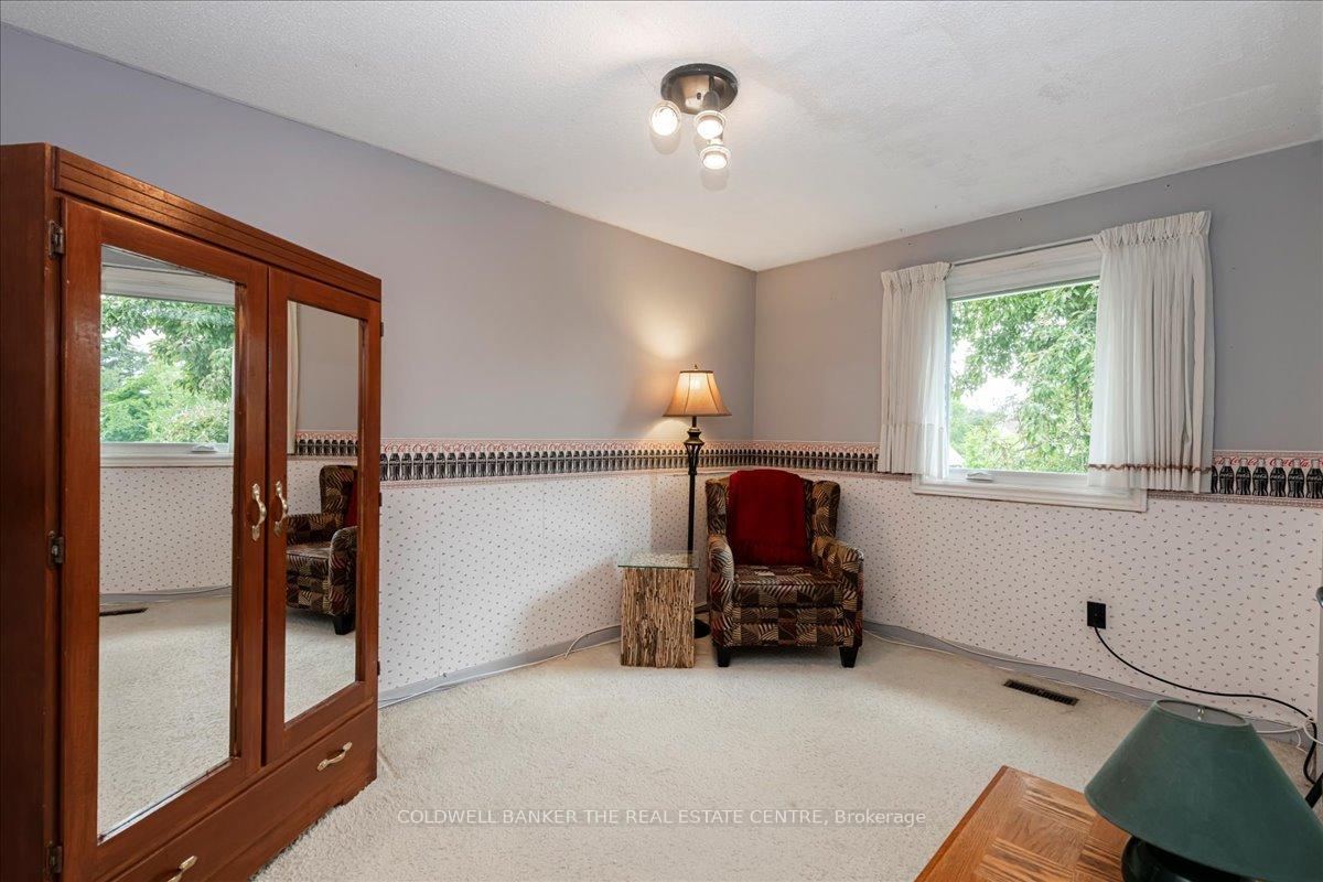Photo 21 of 8 Bethune Place, Barrie, Letitia Heights — HOMEH