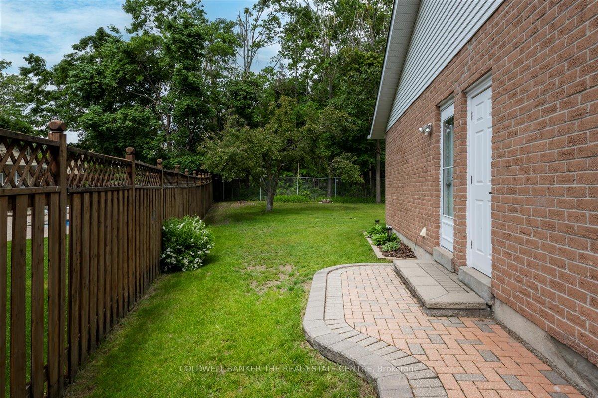Photo 24 of 8 Bethune Place, Barrie, Letitia Heights — HOMEH