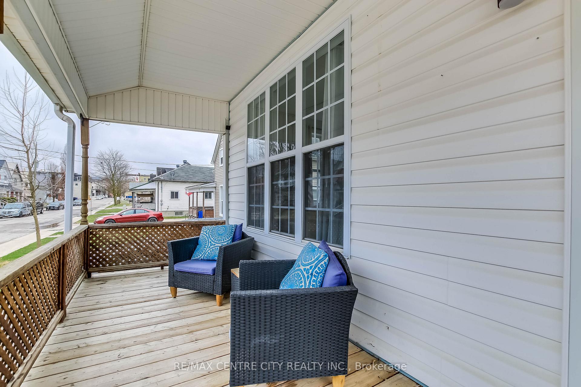 Photo 2 of 38 John Street, St. Thomas — HOMEH