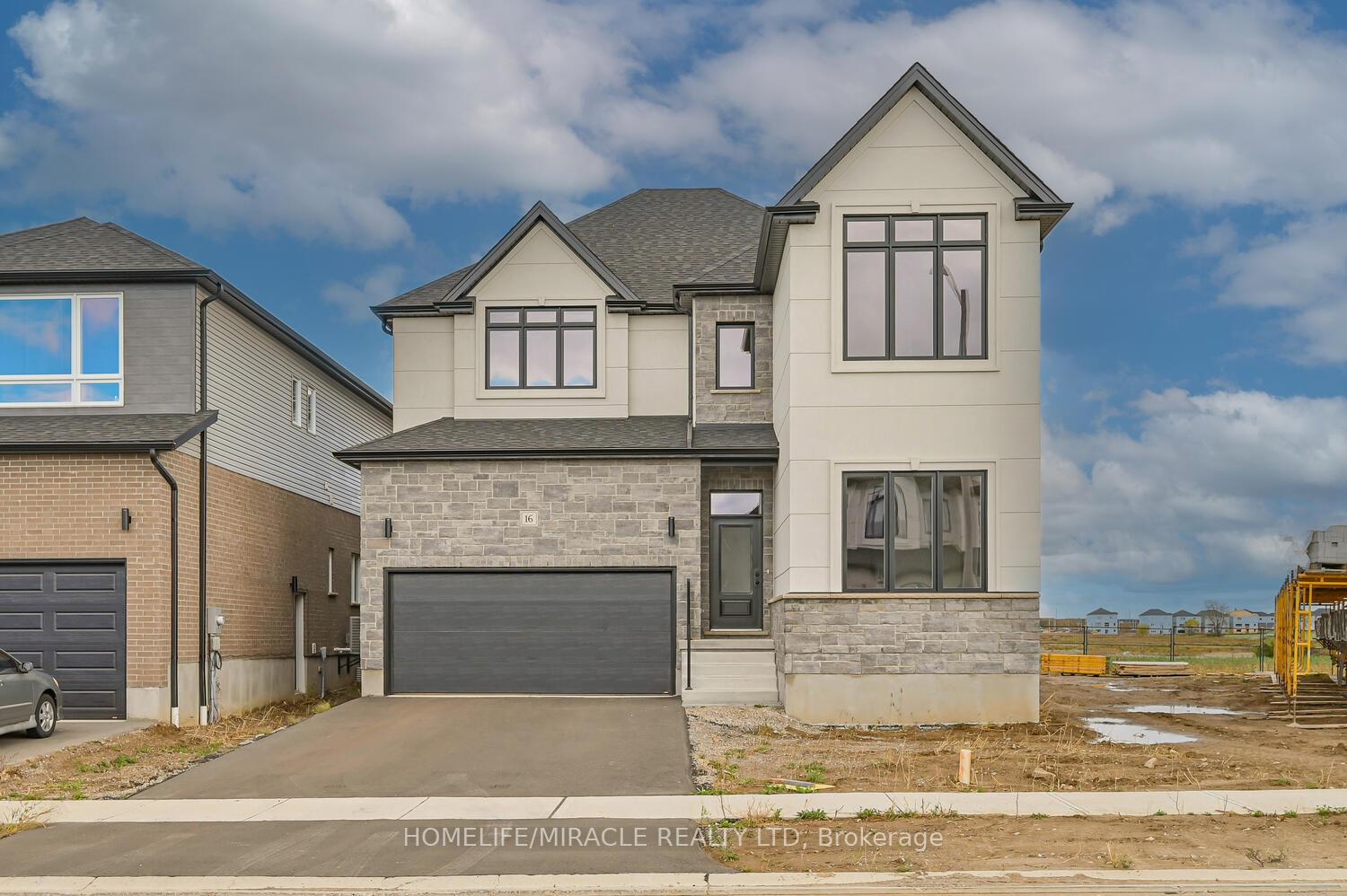 Front of 16 Munn Crescent