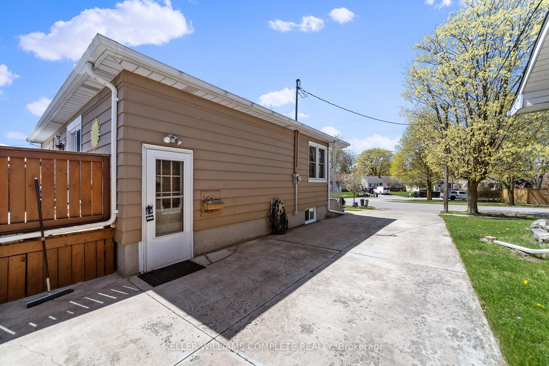 Photo 5 of 16 Brisbane Glen, St. Catharines, Vine/Linwell — HOMEH