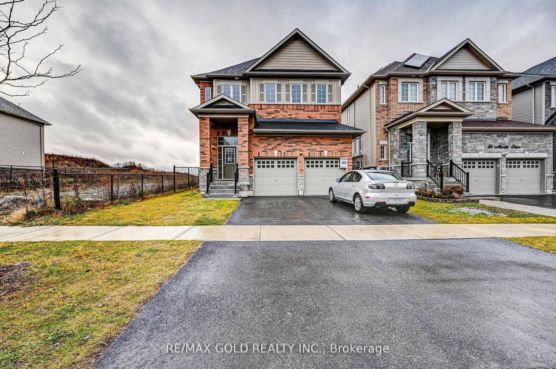 Front of 84 Atlantis Drive W