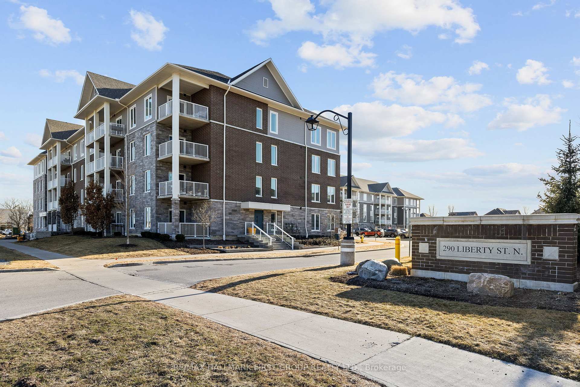 Photo 1 of Unit 213, 290 Liberty Street, Clarington, Bowmanville — HOMEH