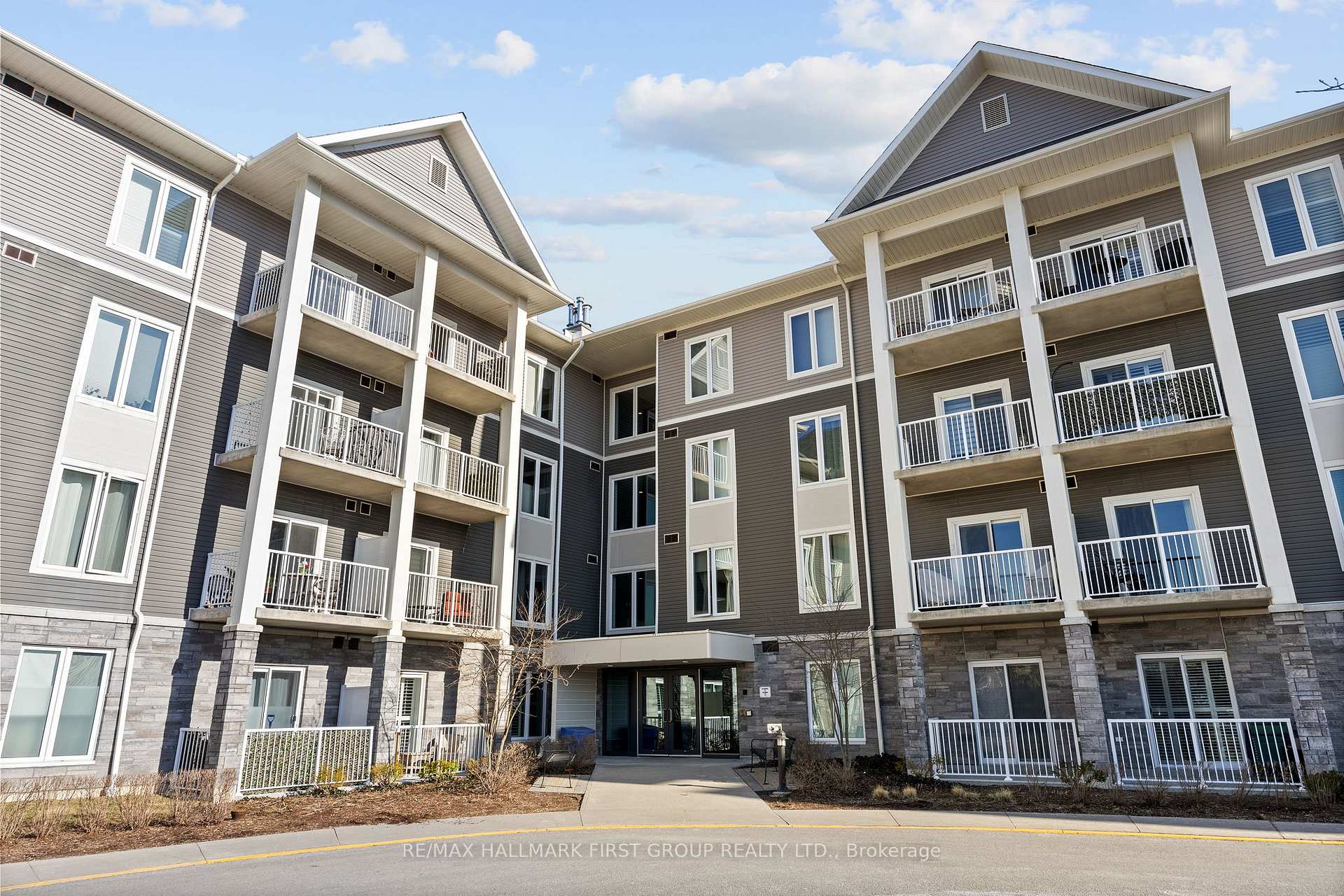 Photo 5 of Unit 213, 290 Liberty Street, Clarington, Bowmanville — HOMEH