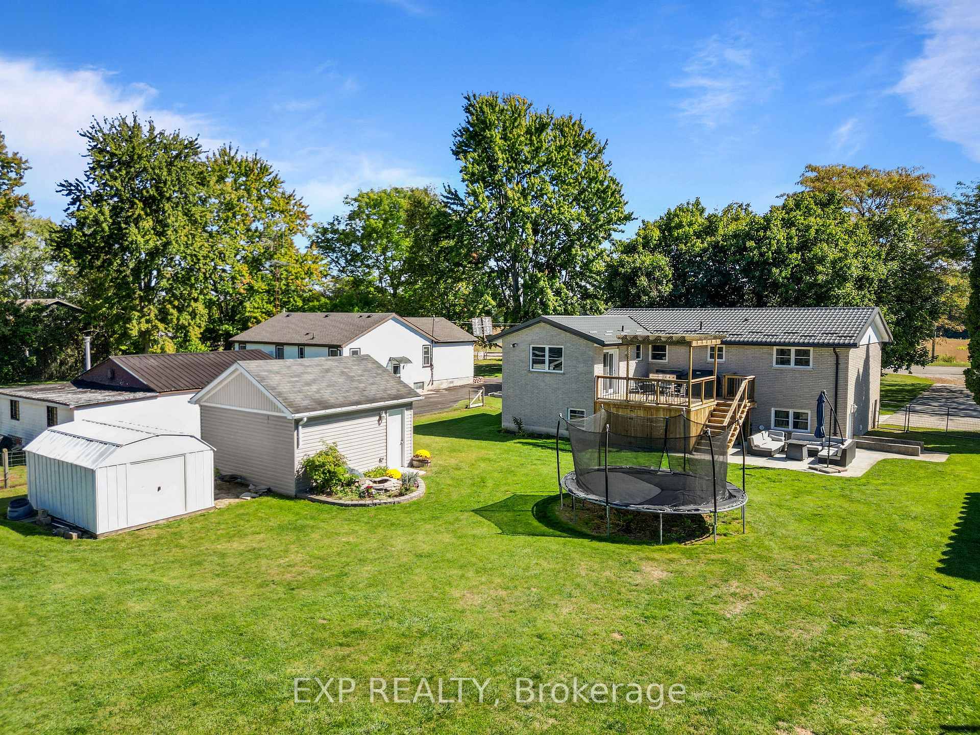 Photo 3 of 9122 Parkhouse Drive, Strathroy-Caradoc, Mount Brydges — HOMEH