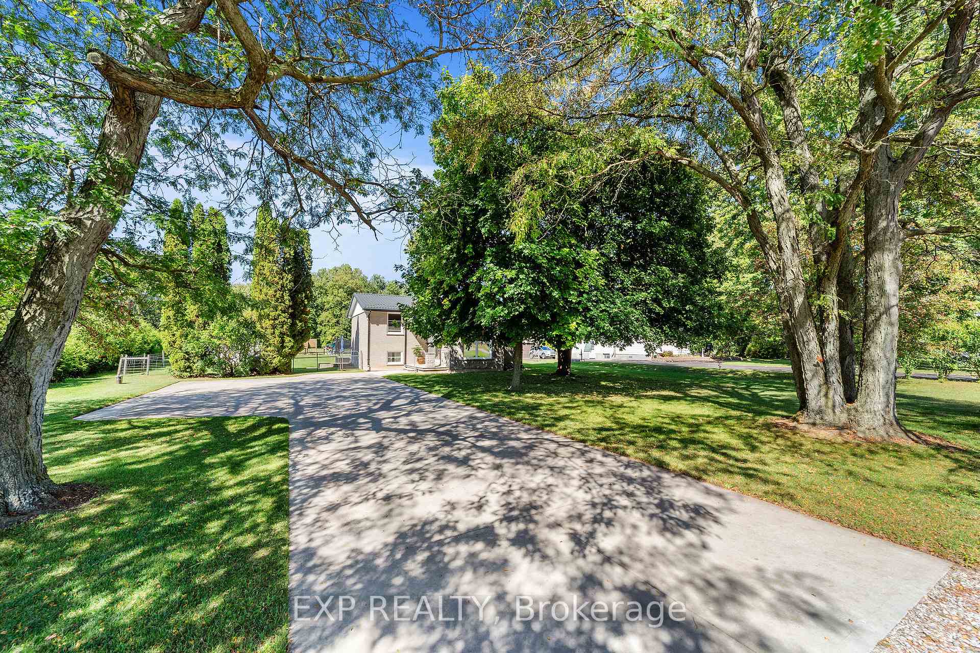 Photo 4 of 9122 Parkhouse Drive, Strathroy-Caradoc, Mount Brydges — HOMEH
