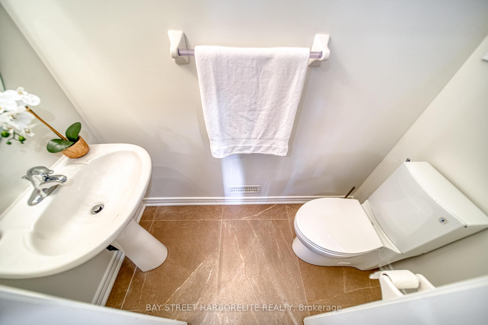 Photo 20 of 71 Mary Ellen Baker Crescent, Vaughan, Patterson — HOMEH
