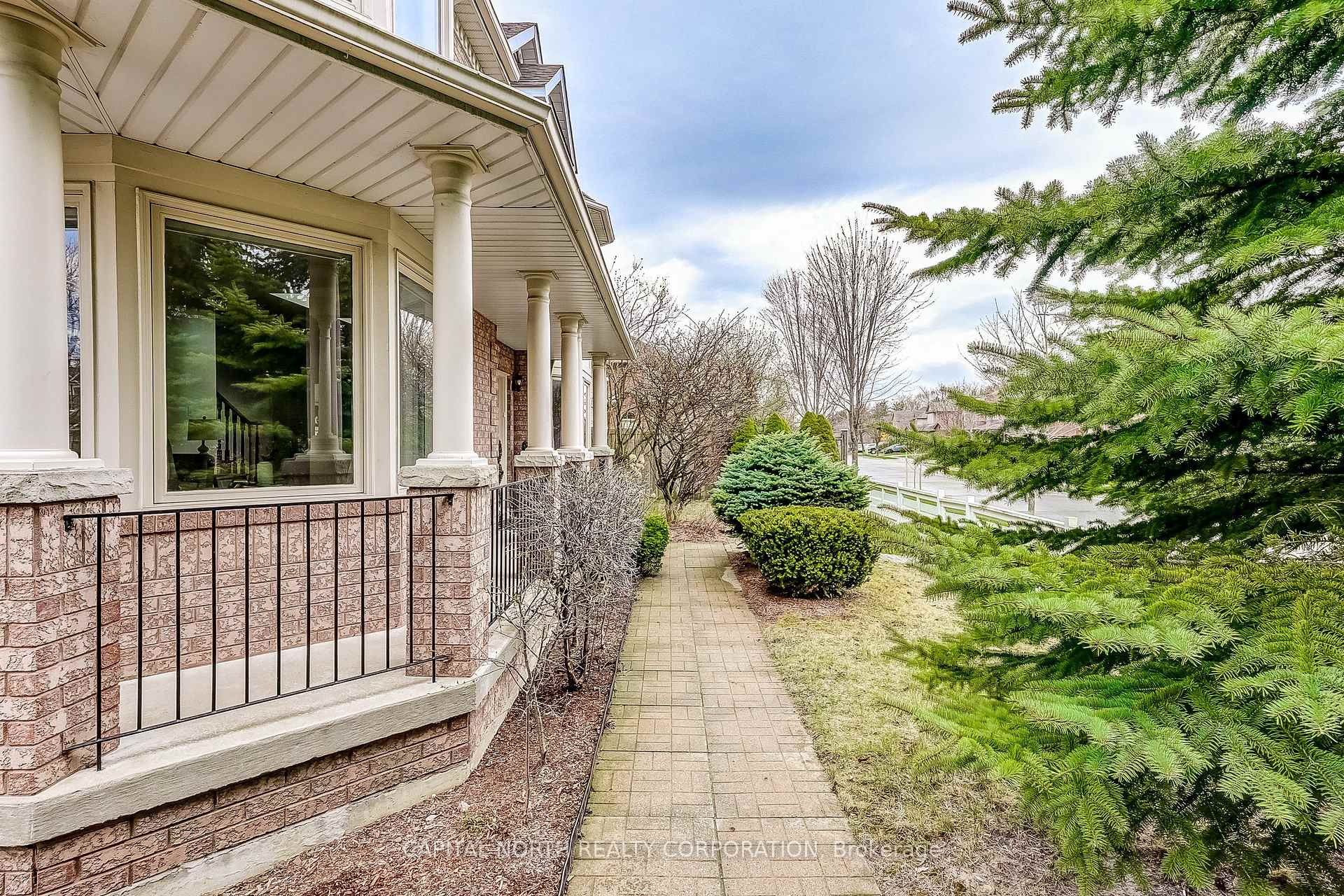 Photo 3 of 47 Castle Green Drive, Whitby, Rolling Acres — HOMEH