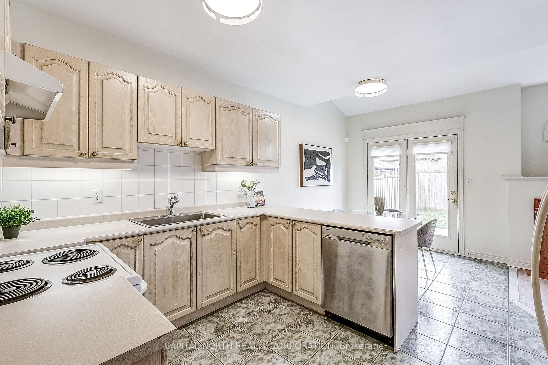 Photo 10 of 47 Castle Green Drive, Whitby, Rolling Acres — HOMEH