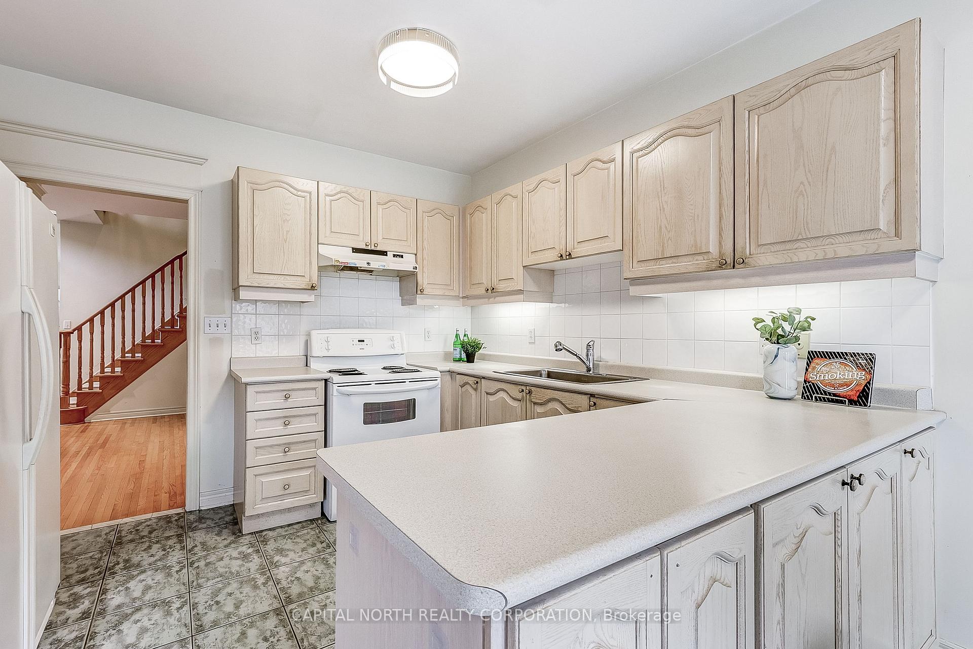 Photo 11 of 47 Castle Green Drive, Whitby, Rolling Acres — HOMEH