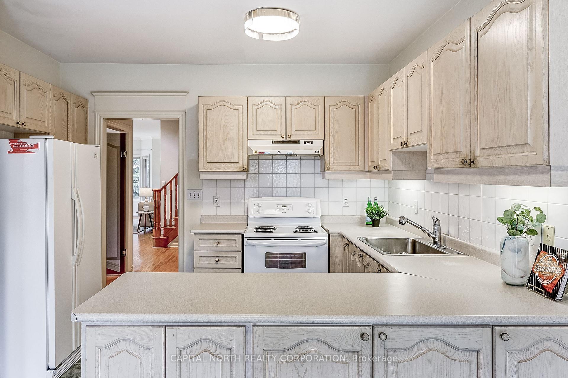 Photo 12 of 47 Castle Green Drive, Whitby, Rolling Acres — HOMEH