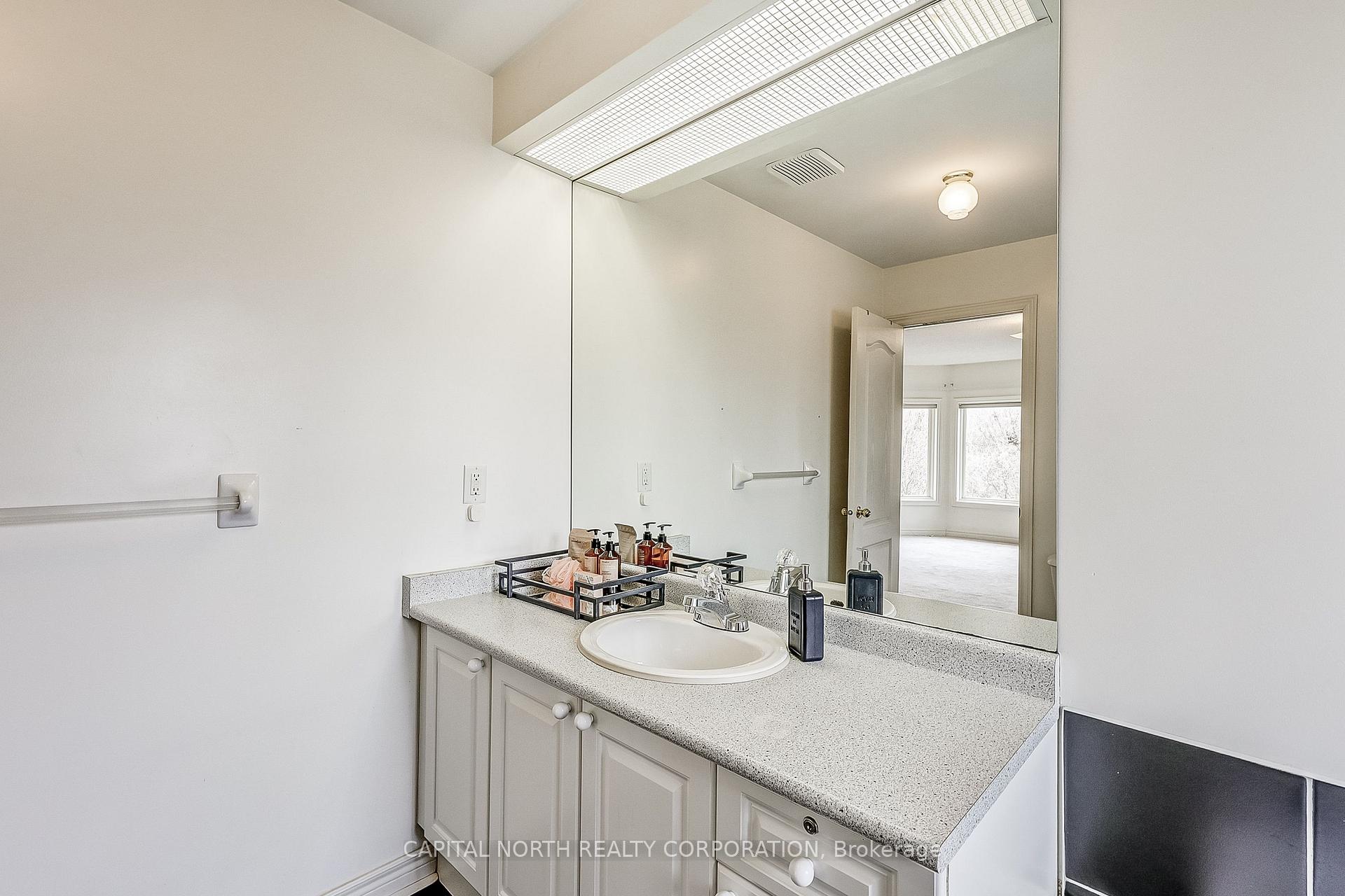 Photo 26 of 47 Castle Green Drive, Whitby, Rolling Acres — HOMEH