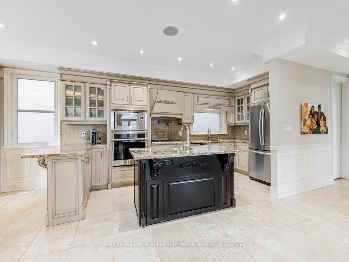 Photo 10 of 528 Glengrove Avenue, Toronto, Englemount-Lawrence — HOMEH