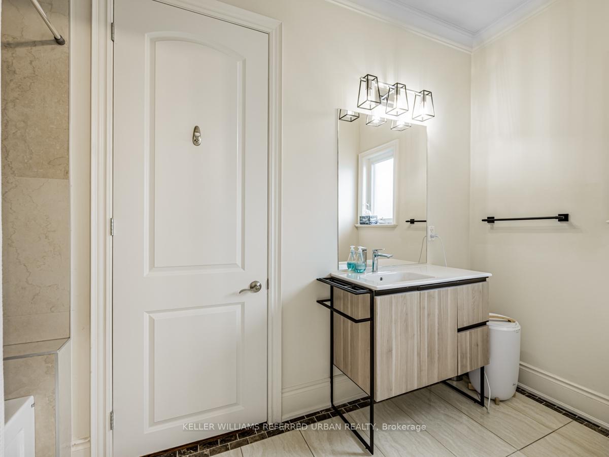 Photo 18 of 528 Glengrove Avenue, Toronto, Englemount-Lawrence — HOMEH