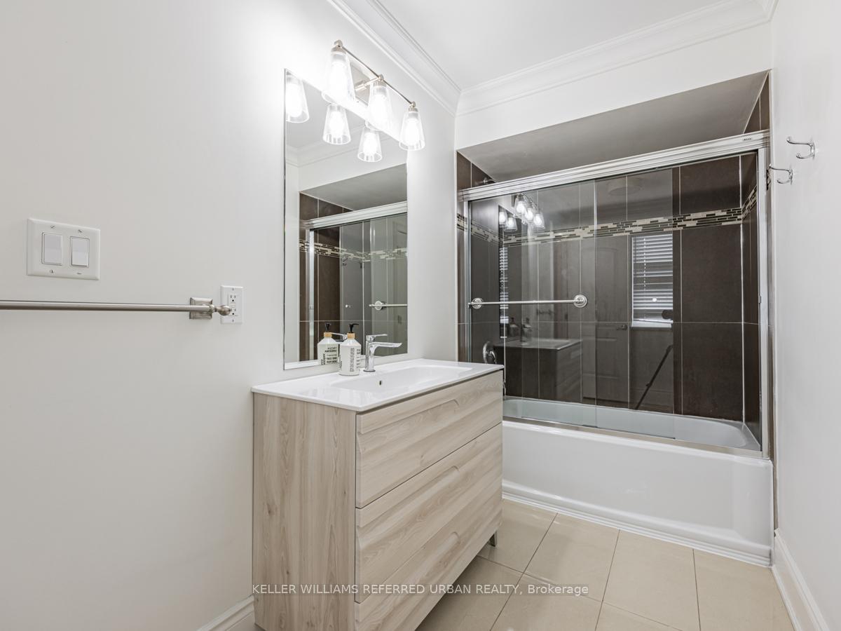 Photo 24 of 528 Glengrove Avenue, Toronto, Englemount-Lawrence — HOMEH