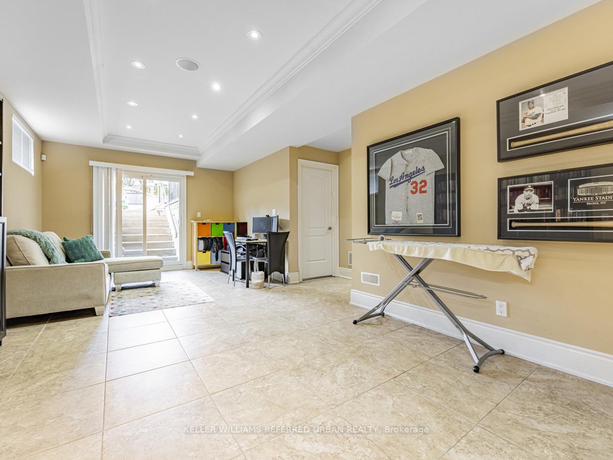Photo 25 of 528 Glengrove Avenue, Toronto, Englemount-Lawrence — HOMEH