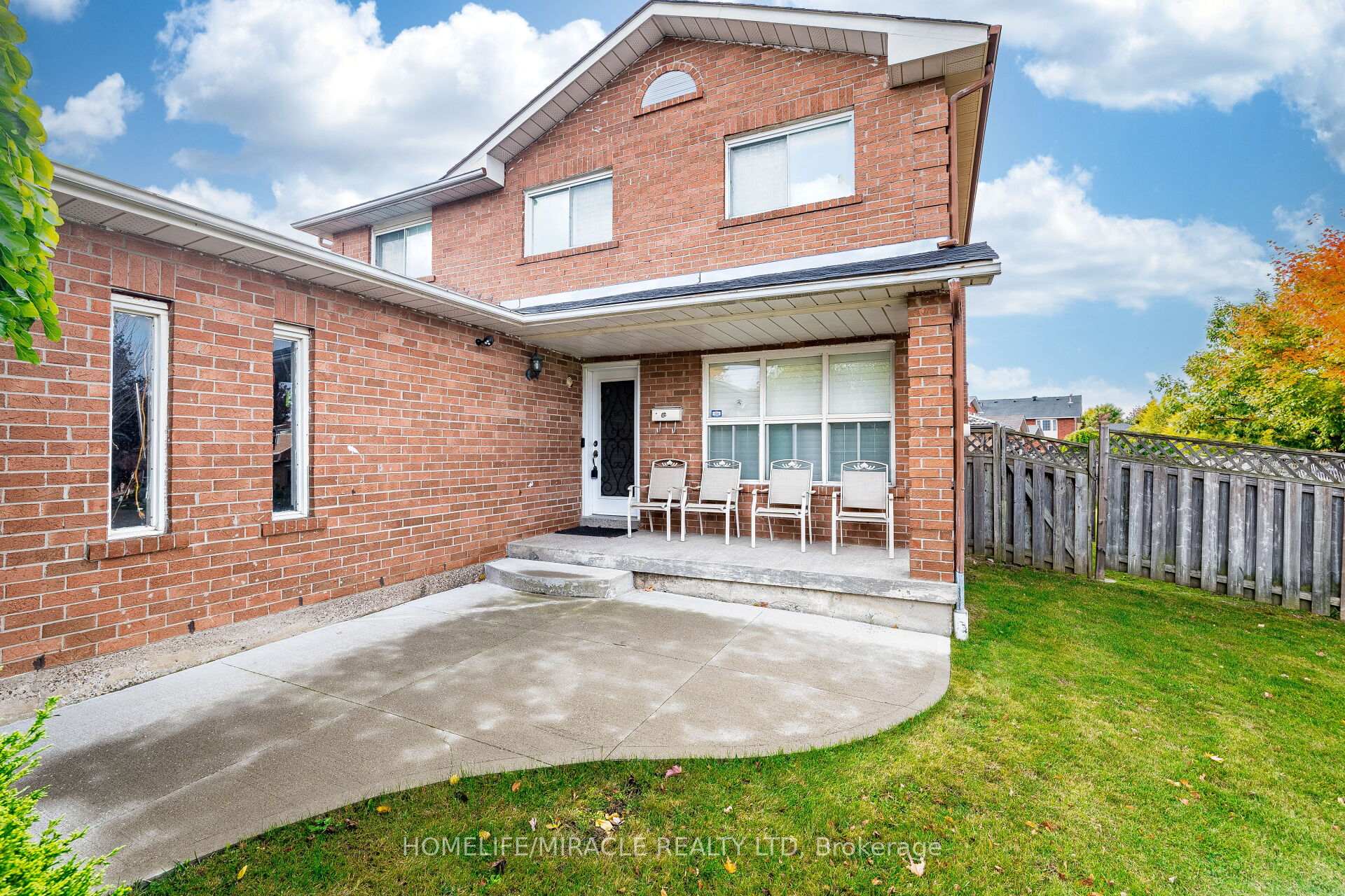 Photo 4 of 9 Ballycastle Crescent, Brampton, Heart Lake West — HOMEH