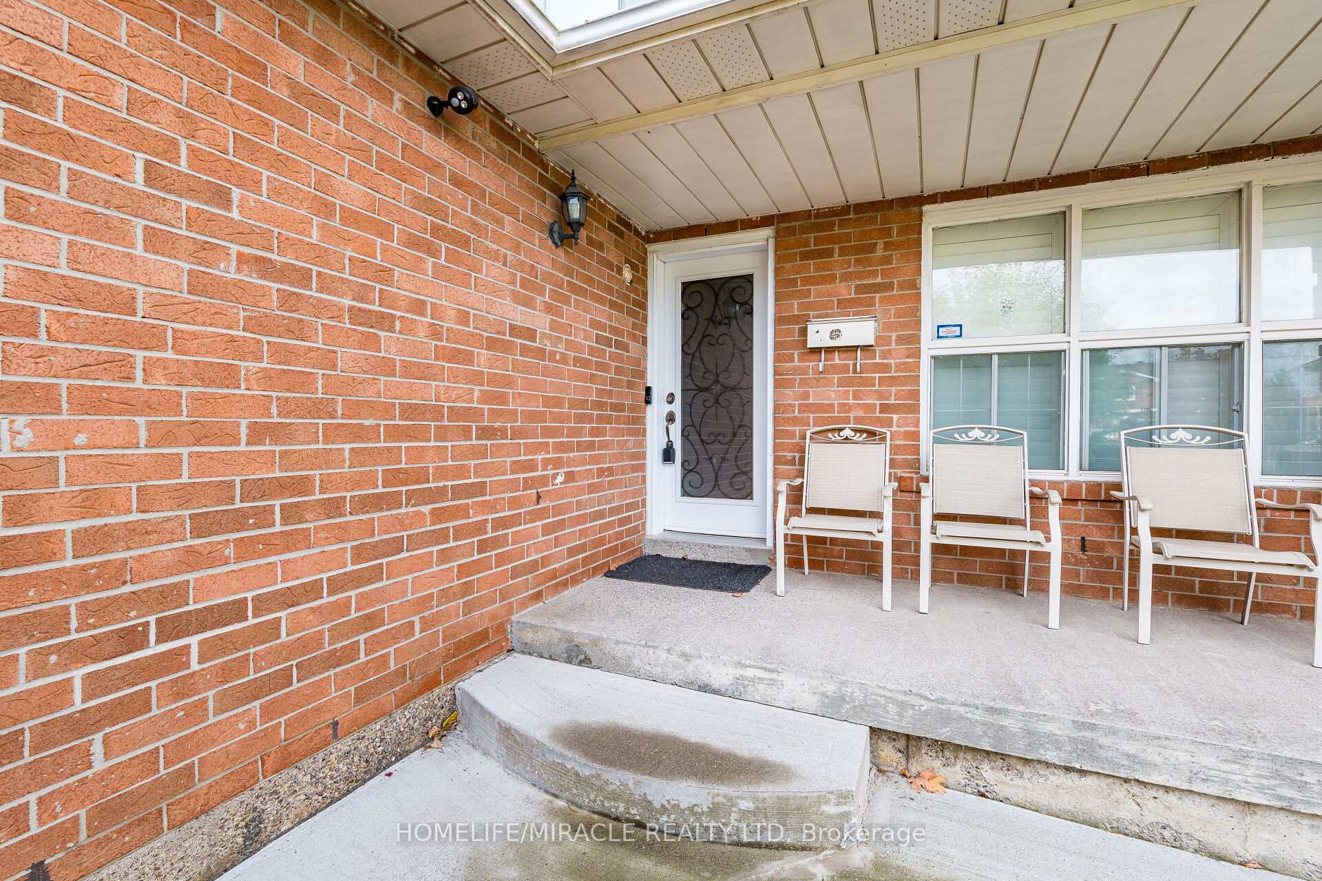 Photo 6 of 9 Ballycastle Crescent, Brampton, Heart Lake West — HOMEH