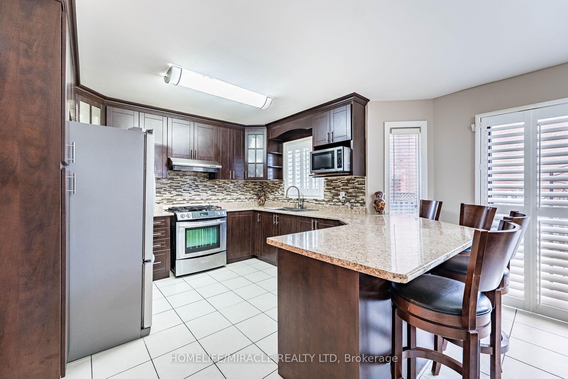 Photo 15 of 9 Ballycastle Crescent, Brampton, Heart Lake West — HOMEH