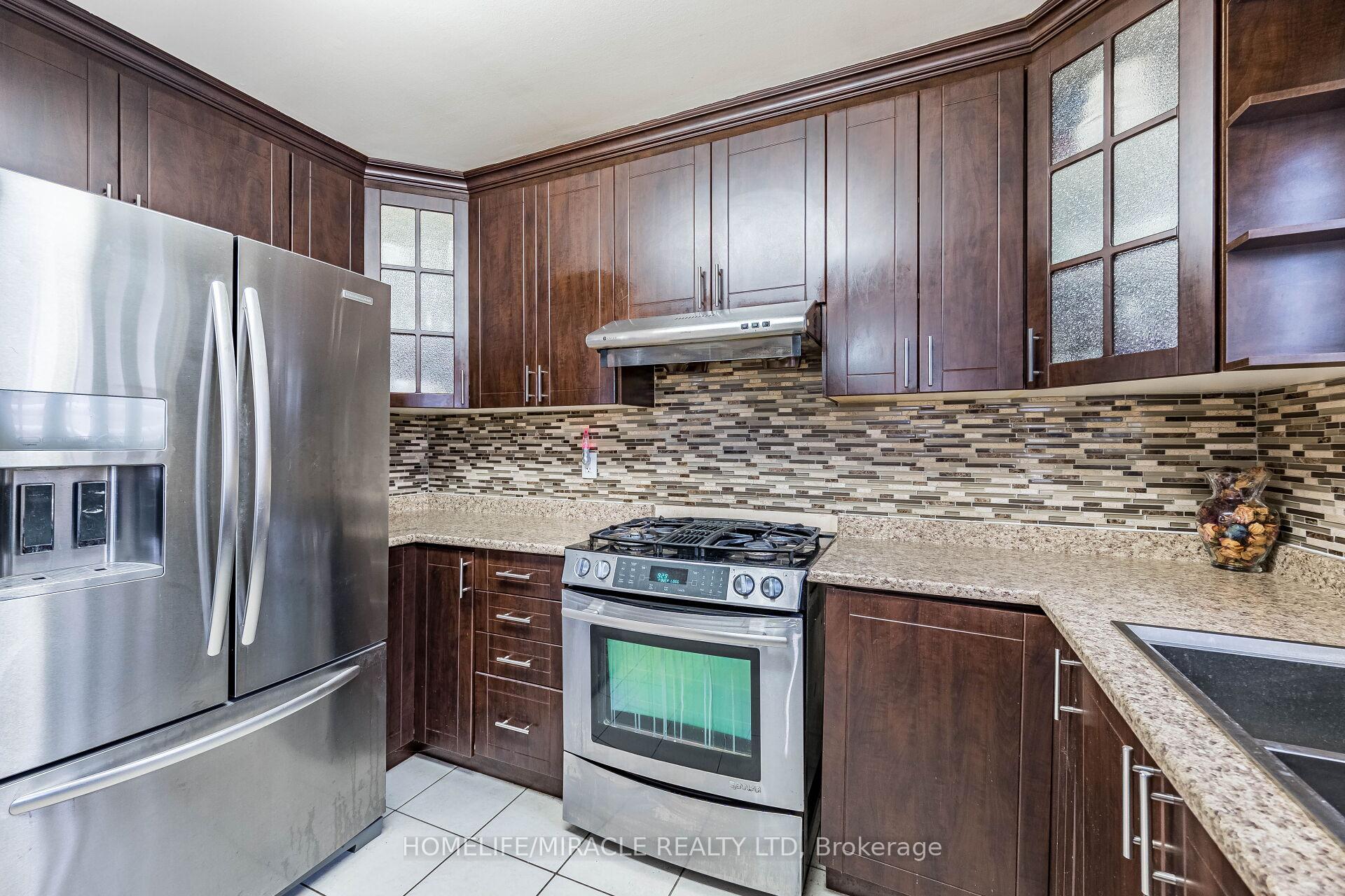 Photo 18 of 9 Ballycastle Crescent, Brampton, Heart Lake West — HOMEH