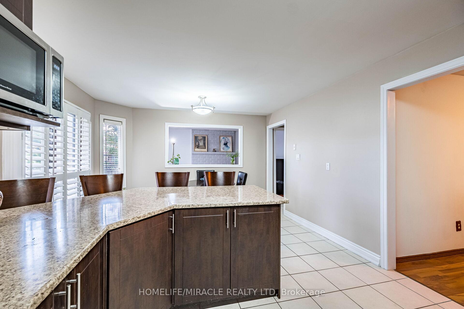 Photo 19 of 9 Ballycastle Crescent, Brampton, Heart Lake West — HOMEH