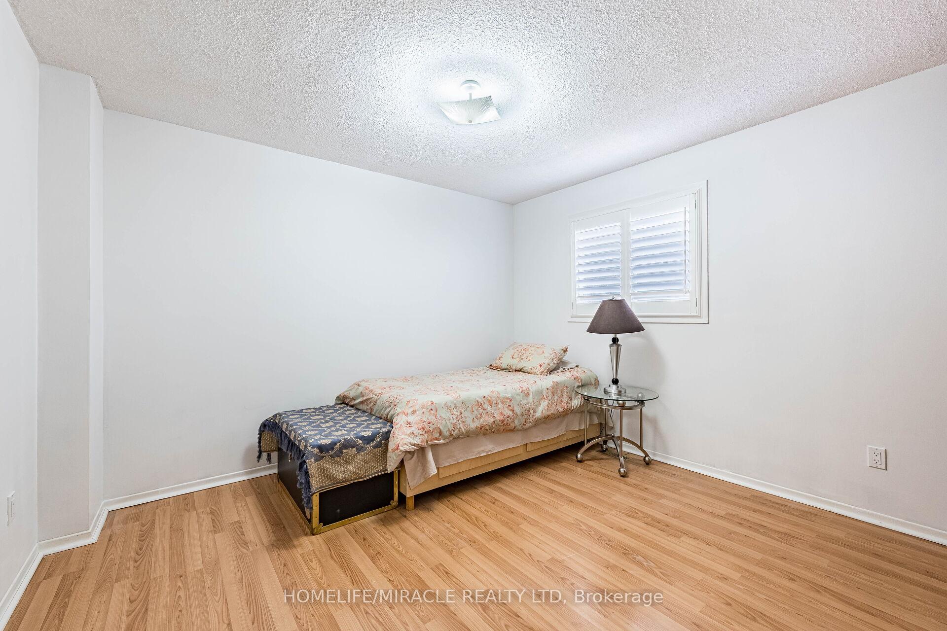 Photo 35 of 9 Ballycastle Crescent, Brampton, Heart Lake West — HOMEH