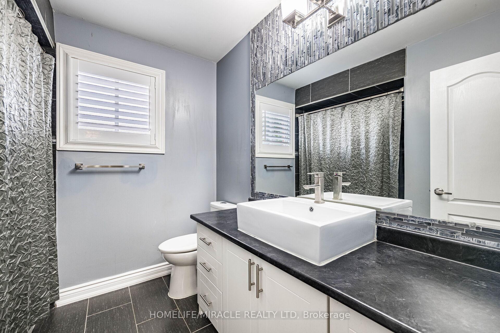 Photo 37 of 9 Ballycastle Crescent, Brampton, Heart Lake West — HOMEH