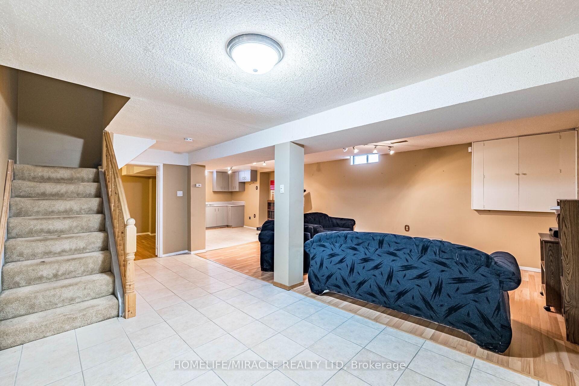 Photo 39 of 9 Ballycastle Crescent, Brampton, Heart Lake West — HOMEH